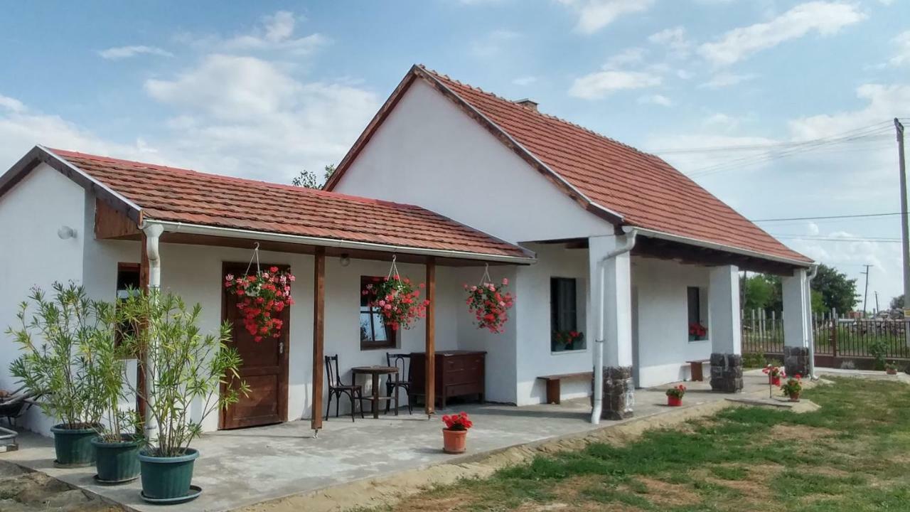 Отель Oncsa Vendeghaz Дьёндьёш Экстерьер фото